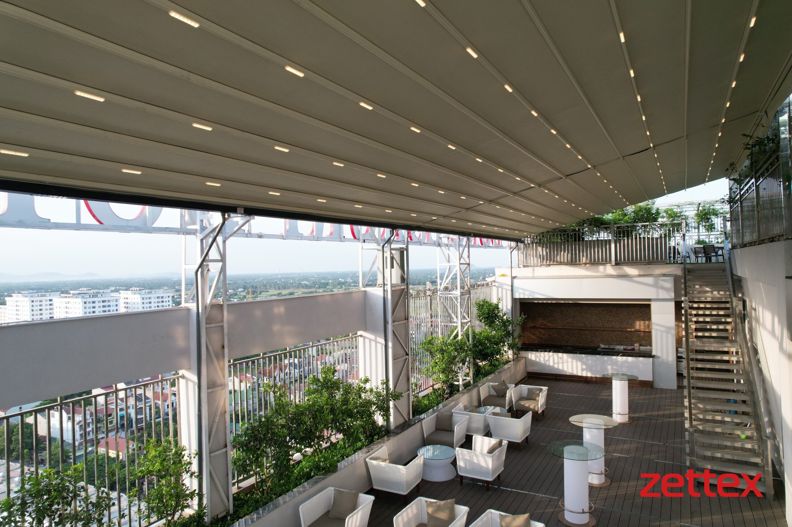 Mái xếp khung nhôm Zettex tại Cửa Đông Luxury Hotel